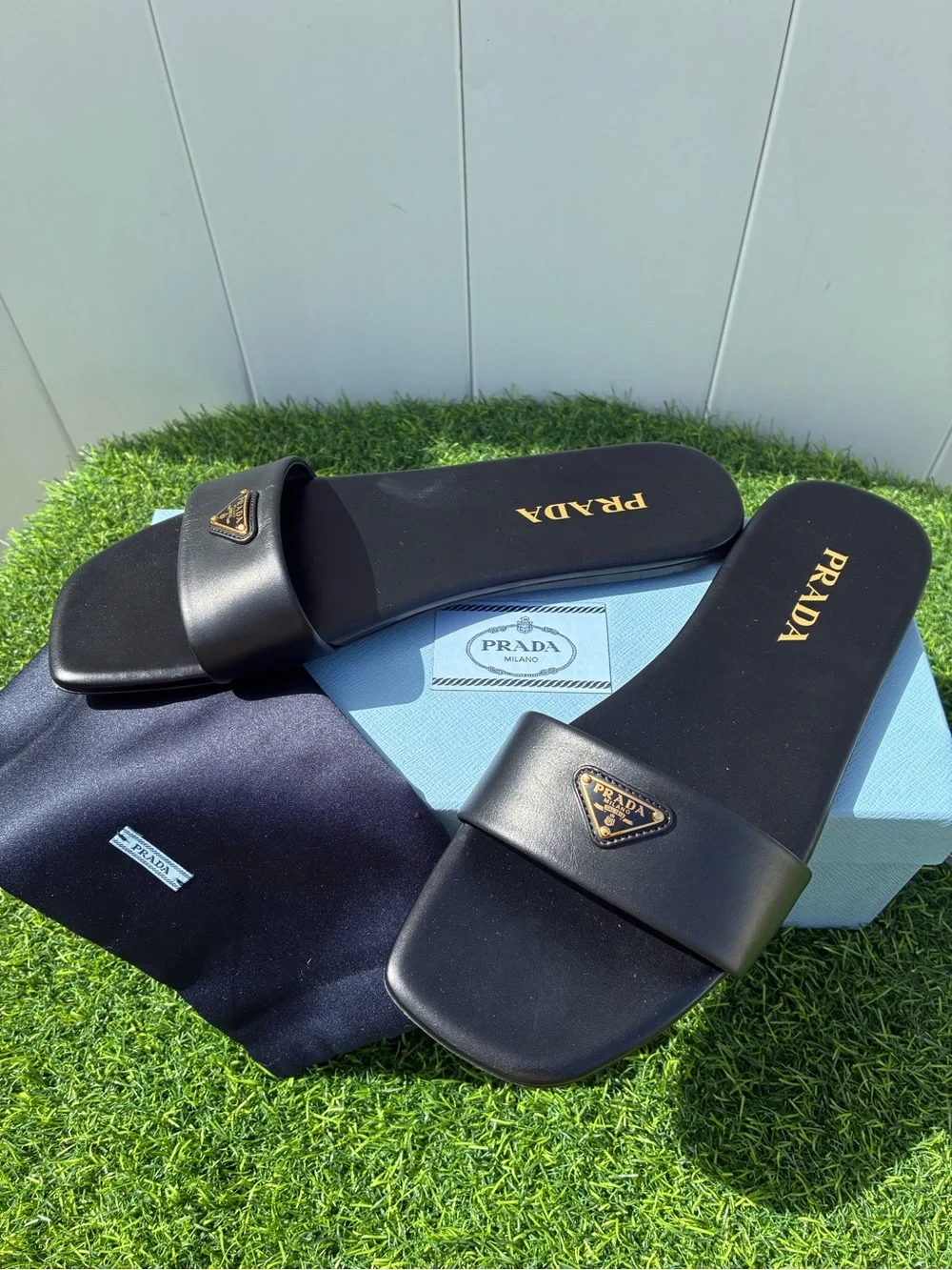 PRADA SLIDE SANDAL MULE BLACK LEATHER WITH METAL TRIANGLE LOGO SZ 39 NEW